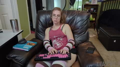 Snapshot of linzy19 chatting on January 9, 8:33 pm Linzy19 online show from January 9, 8:33 pm