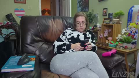 Snapshot of linzy19 chatting on January 19, 3:50 am Linzy19 online show from January 19, 3:50 am