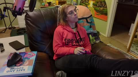 Snapshot of linzy19 chatting on February 3, 4:25 am Linzy19 online show from February 3, 4:25 am