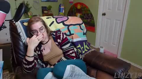 Snapshot of linzy19 chatting on February 18, 6:58 pm Linzy19 online show from February 18, 6:58 pm