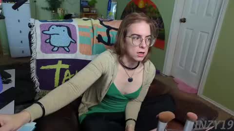 Snapshot of linzy19 chatting on February 20, 3:52 pm Linzy19 online show from February 20, 3:52 pm