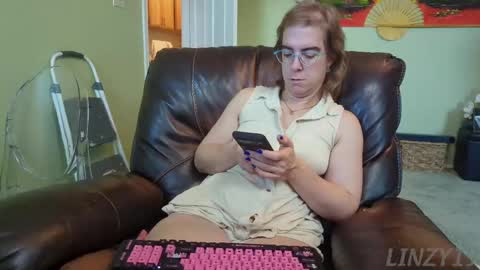 Snapshot of linzy19 chatting on September 11, 1:33 pm Linzy19 online show from September 11, 1:33 pm