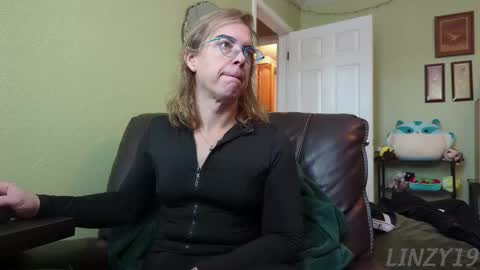 Linzy19 online show from December 1, 3:17 pm