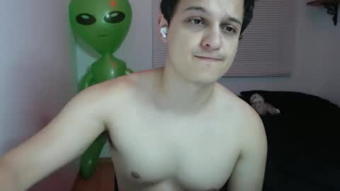 Snapshot of lioncluess chatting on April 6, 3:26 am Lion Cluess online show from April 6, 3:26 am