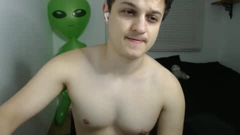 Snapshot of lioncluess chatting on May 19, 11:33 pm Lion Cluess online show from May 19, 11:33 pm