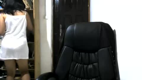 liora online show from June 1, 2:35 am