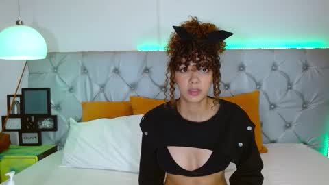 Snapshot of lioravelvetc chatting on February 14, 2:14 pm Eliza Moreau online show from February 14, 2:14 pm