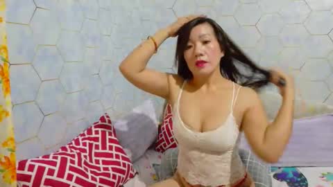Snapshot of lipsofangel16 chatting on April 3, 3:15 am im cherry online show from April 3, 3:15 am