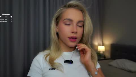 Amelia online show from February 26, 1:11 am