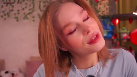 Snapshot of lipswithsweetonthem chatting on February 19, 1:45 am Lina online show from February 19, 1:45 am