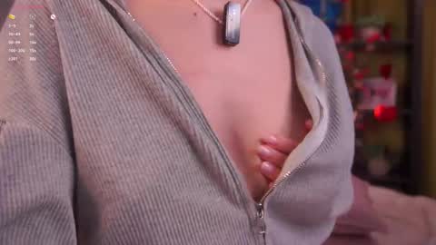 Snapshot of lipswithsweetonthem chatting on February 20, 6:26 am Lina online show from February 20, 6:26 am