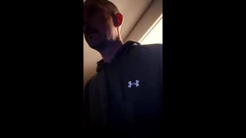 Snapshot of liquorpig8169 chatting on April 24, 5:32 am liquorpig8169 online show from April 24, 5:32 am