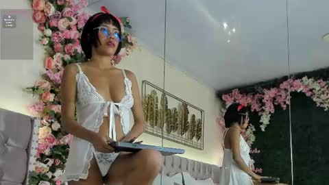 lis_vega_ online show from June 24, 7:35 pm