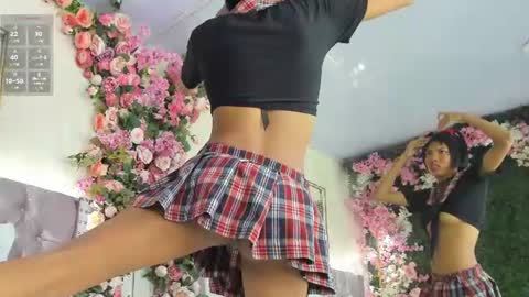 lis_vega_ online show from July 1, 7:24 pm