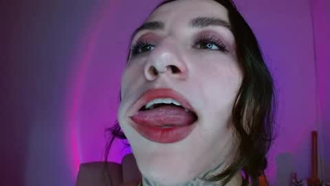 Snapshot of lisa_avila_ chatting on May 4, 11:12 pm Lisa online show from May 4, 11:12 pm