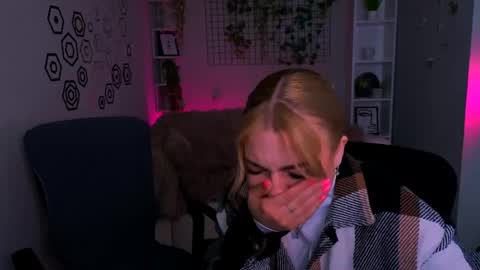 Lisa online show from May 12, 9:39 am