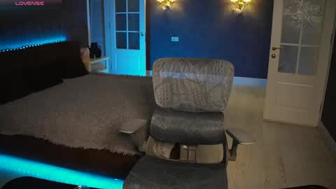 lisa_elfy online show from May 12, 4:15 pm