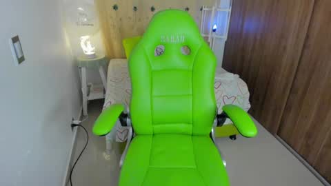 Snapshot of lisa_gerrard_ chatting on December 27, 12:45 pm Lisa  online show from December 27, 12:45 pm