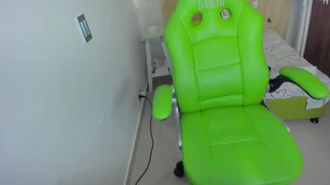 Snapshot of lisa_gerrard_ chatting on January 3, 6:46 pm Lisa  online show from January 3, 6:46 pm