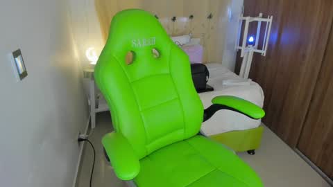 Snapshot of lisa_gerrard_ chatting on January 19, 3:42 pm Lisa  online show from January 19, 3:42 pm