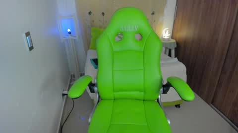 Snapshot of lisa_gerrard_ chatting on January 28, 3:14 pm Lisa  online show from January 28, 3:14 pm