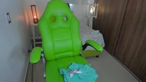 Snapshot of lisa_gerrard_ chatting on February 17, 3:09 pm Lisa  online show from February 17, 3:09 pm