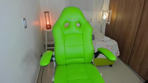 Snapshot of lisa_gerrard_ chatting on February 20, 11:53 am Lisa  online show from February 20, 11:53 am