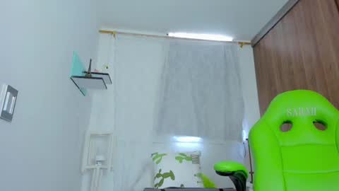 Snapshot of lisa_gerrard_ chatting on February 26, 6:32 pm Lisa  online show from February 26, 6:32 pm