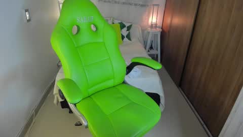 Snapshot of lisa_gerrard_ chatting on September 25, 11:14 am Lisa  online show from September 25, 11:14 am