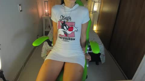 Snapshot of lisa_gerrard_ chatting on October 17, 11:46 am Lisa  online show from October 17, 11:46 am