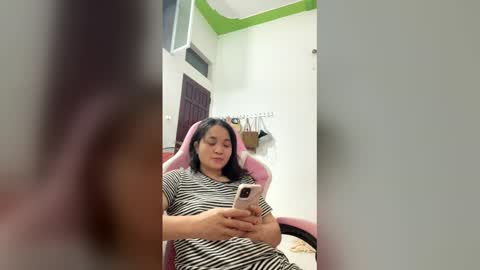 Snapshot of lisa_hanw chatting on April 13, 11:21 pm lisa_hanw online show from April 13, 11:21 pm