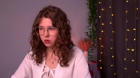 Snapshot of lisa_roses chatting on September 27, 6:57 pm Lisa online show from September 27, 6:57 pm