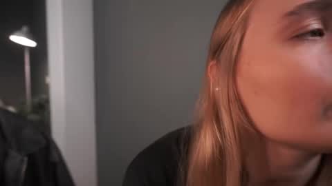 Elisabeth or Lisa online show from November 28, 8:00 pm