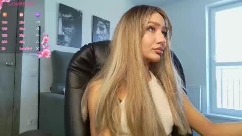 Lisa online show from April 16, 10:05 am