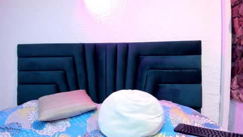 Snapshot of lisa_white_ chatting on February 5, 9:18 pm lisa white online show from February 5, 9:18 pm