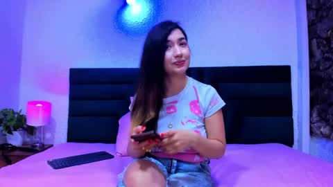 lisa white  online show from April 7, 3:51 am