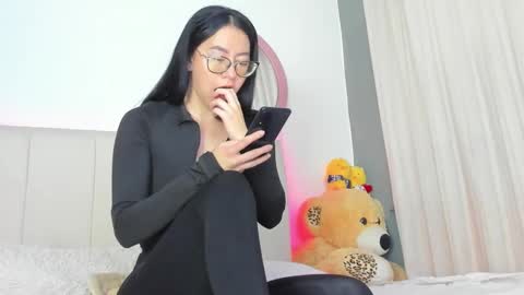 Snapshot of lisaa_a chatting on December 4, 1:25 am Lisa online show from December 4, 1:25 am