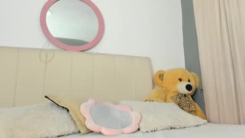 Snapshot of lisaa_a chatting on March 1, 4:15 am Lisa online show from March 1, 4:15 am