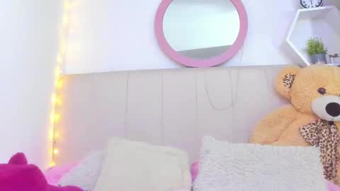 Snapshot of lisaa_a chatting on November 4, 12:21 am Lisa online show from November 4, 12:21 am