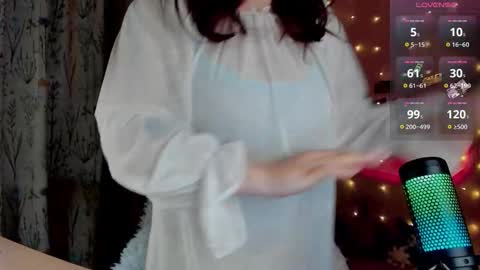 LisaCase online show from December 5, 8:33 am