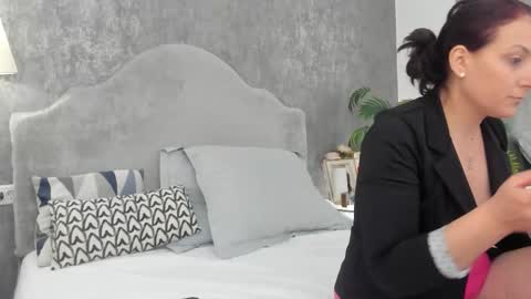 lisacroft online show from March 15, 6:30 am