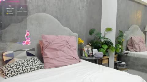 lisacroft online show from April 9, 4:23 am