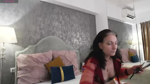 lisacroft online show from June 2, 6:37 am