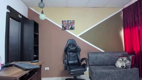 Snapshot of lisagray_1 chatting on October 17, 7:49 pm Lisa Gray Independent Model online show from October 17, 7:49 pm