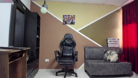 Snapshot of lisagray_1 chatting on June 24, 7:35 pm Lisa Gray Independent Model online show from June 24, 7:35 pm