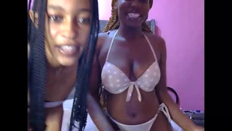 Snapshot of lisah22_ chatting on April 7, 7:20 am Lisah online show from April 7, 7:20 am