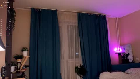 -Lisa- Help me to reach 100 thumbs up3 online show from September 18, 9:39 pm