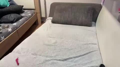 cristin online show from April 15, 10:33 am