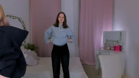 Snapshot of lisaluve chatting on April 12, 7:08 pm Lisa blonde Alisa brunette online show from April 12, 7:08 pm