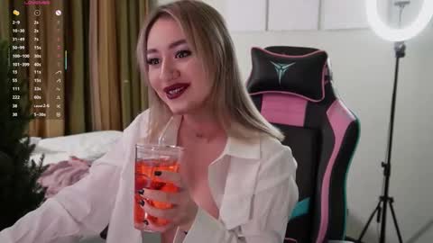   LISA   online show from December 16, 3:28 pm